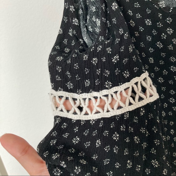 Target Flowy Floral Cold-Shoulder Top - Picture 3 of 5